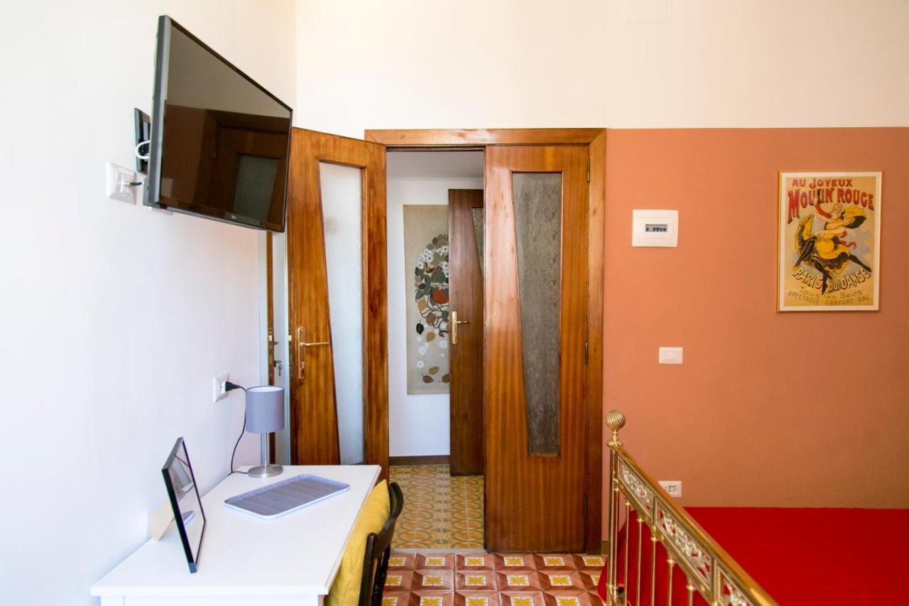 A Casa Di Nina Guest House Наполи Екстериор снимка