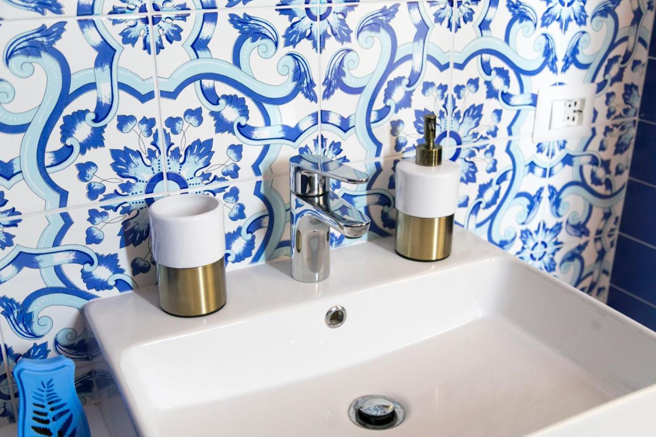 A Casa Di Nina Guest House Наполи Екстериор снимка